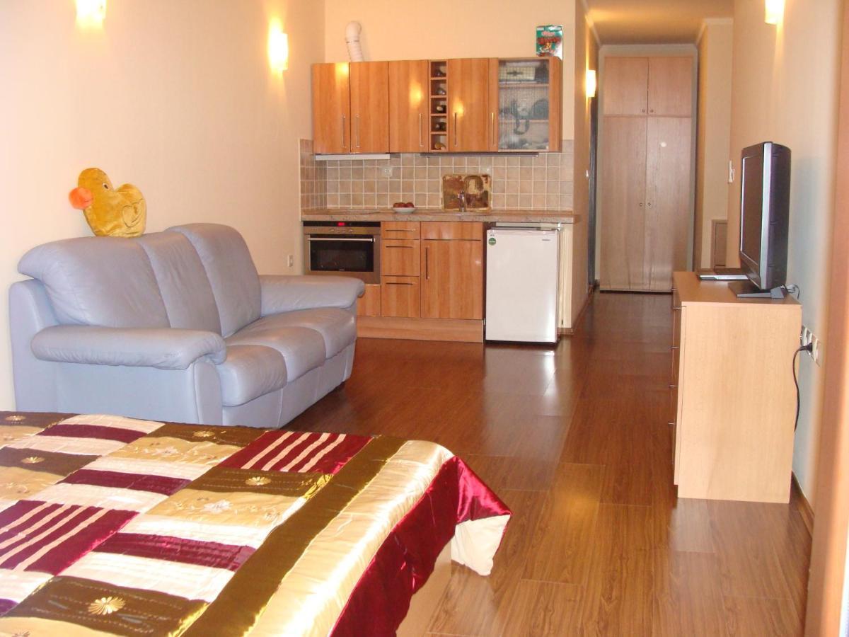 Admiral Apartments Aranyhomok Szoba fotó